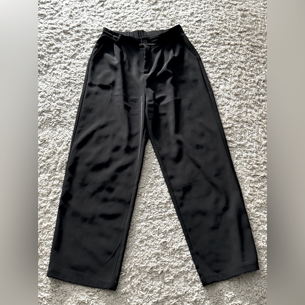 Chic Black Wide-Leg Pants 👖